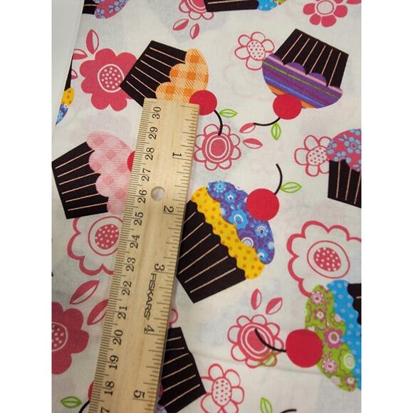 CUPCAKE GALORE White COTTON FABRIC 2 YARDS Sewing Quilting New - Picture 3 of 6